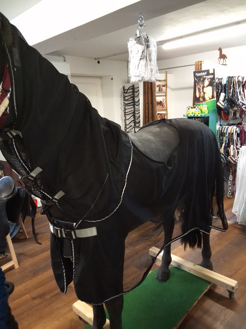 Equine-Microtec Fliegenausreitdecke